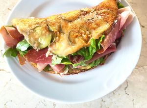 Foto di Sandwich con zucchine e formaggio