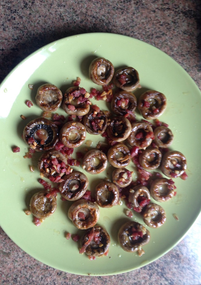 Una foto de Champiñones a la plancha con jamón
