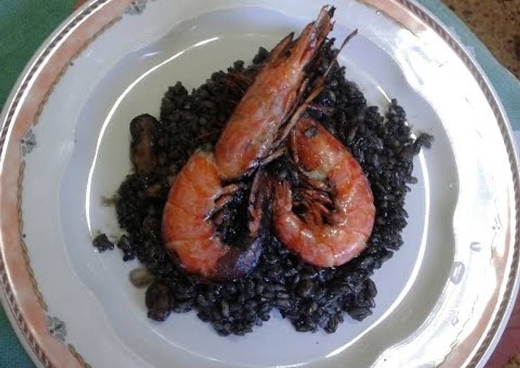 Arroz negro con gambas