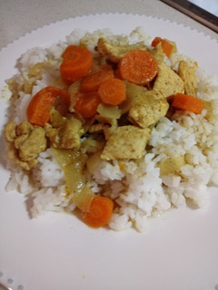 Una foto de Arroz con pollo al curry