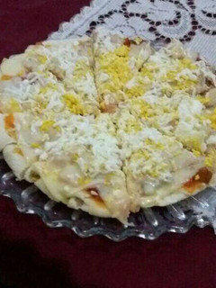 Una foto de Pizza fina, crocante y riquísima 🍕😊