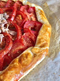 Une photo de Tarte rustique thon tomate