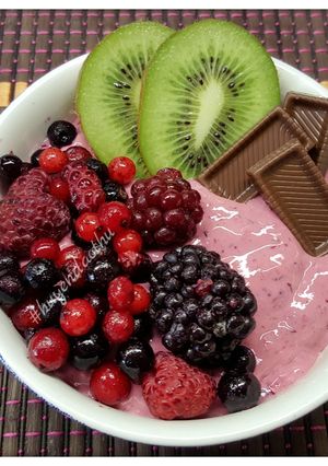 Hình của món Smothie Bowl with Strawberries and Yoghurt 🍇🍓.