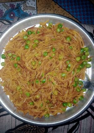 मटर वाली नमकीन सेवइयां (matar wali namkeen seviyan recipe in Hindi) रेसिपी मुख्य फोटो