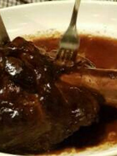 Una foto de Codillo de ternera asado