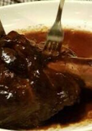 Una foto de Codillo de ternera asado