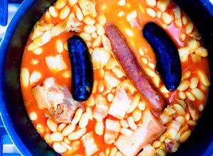 Una foto de Fabada Asturiana