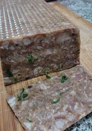 Una foto de Queso de cerdo con codillo, paleta y patas 🐽