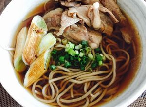 Hình của món Mì Vịt Kiểu Nhựt Kamo Nanban Soba.