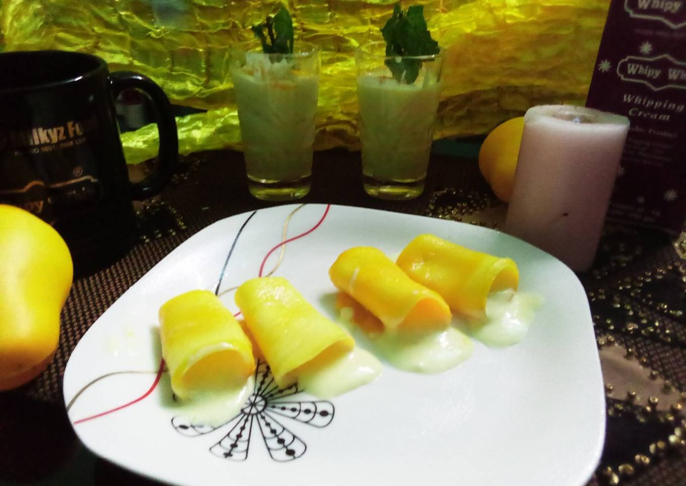 Mango moosse rolls