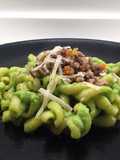 Fusilloni con crema di piselli e ragù d'anatra