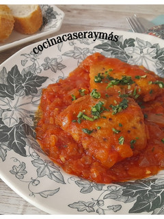 Una foto de Atún con tomate