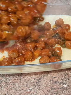 Una foto de Guiso de albóndigas con patatas/receta rica y rápida
