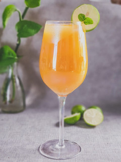 A picture of Mango Lemonade.