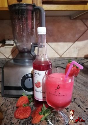 A picture of Strawberry daiquiri 🍓 🍹.