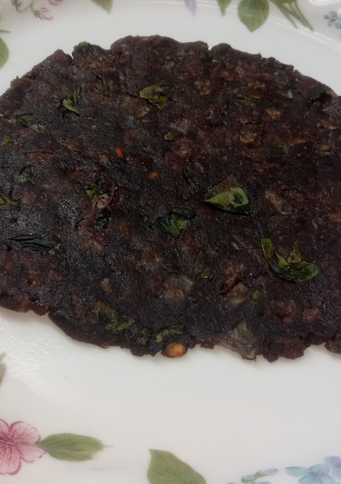 ராகி முருங்கைக்கீரை அடை (Raagi murunkai keerai adai recipe in tamil) செய்முறை முக்கிய புகைப்படம்
