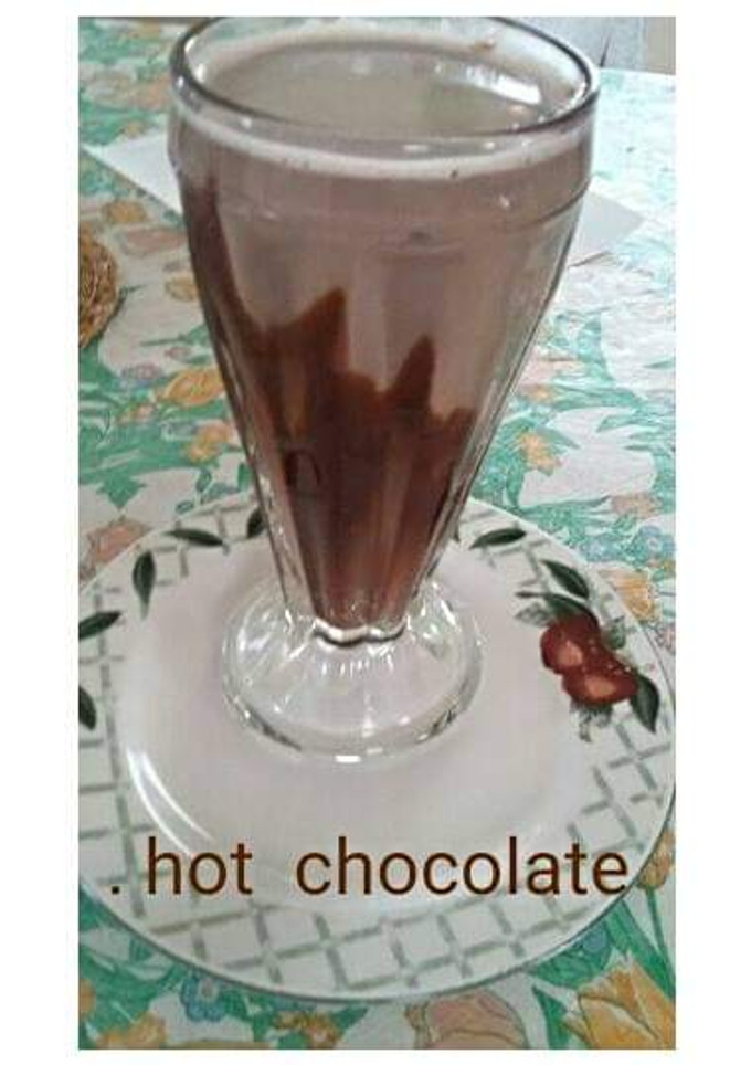 હોટ ચોકલેટ (Hot Chocolate Recipe In Gujarati) રેસીપી મુખ્ય ફોટો