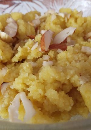 रवा केसरी हलवा (rava kesari halwa recipe in hindi) रेसिपी मुख्य फोटो