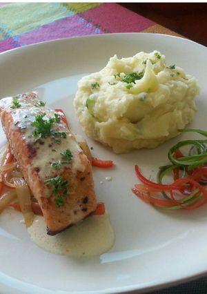Una foto de Salmon con corteza crujiente