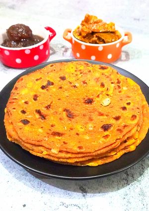 A picture of Dal ka paratha.