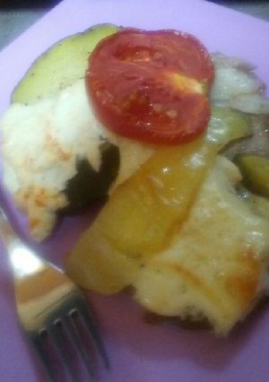 Cukkinivel, hússal, kecskesajtal rakott tepsi 😁💚 recept fotója