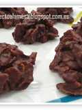 Rocas de copos de maíz y frutos secos