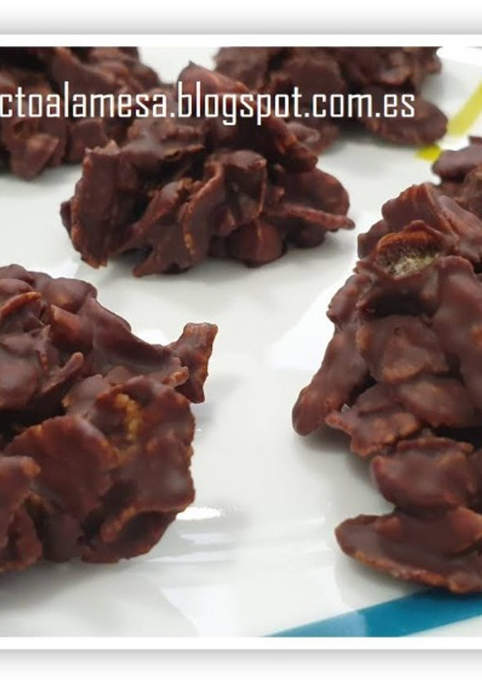 Una foto de Rocas de copos de maíz y frutos secos