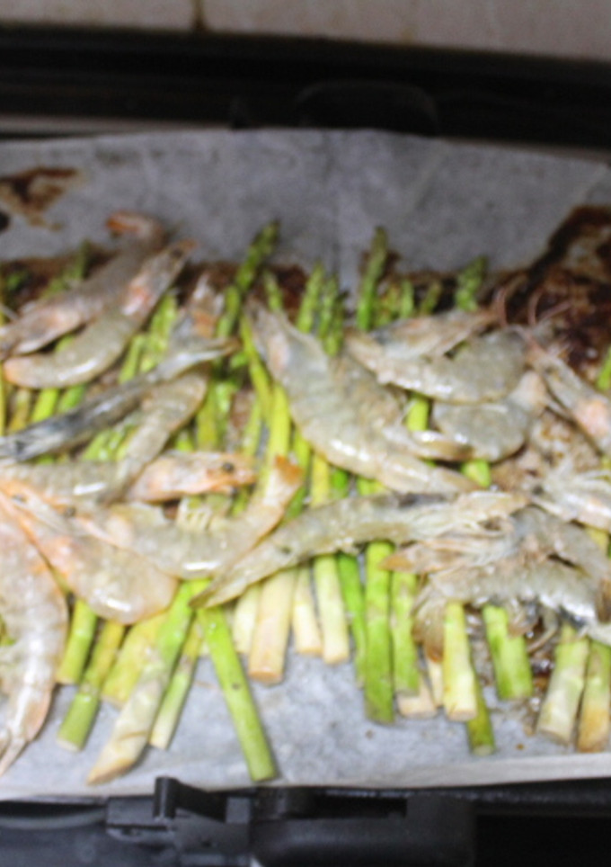 Una foto de Espárragos con gambas