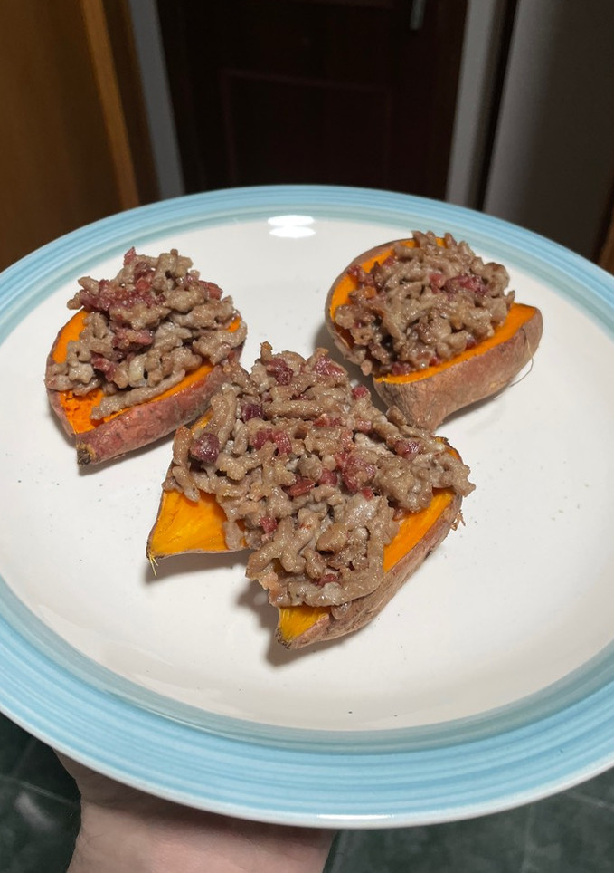 Una foto de Boniatos rellenos de carne picada