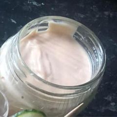 A picture of Marie Rose sauce.