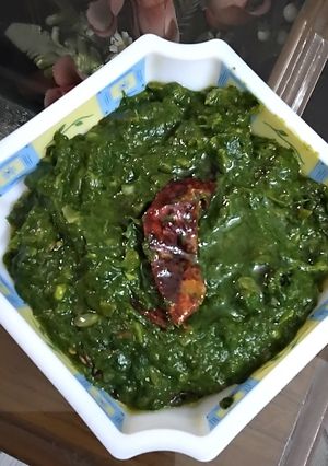 A picture of Lasooni palak.