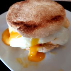 A picture of My Bacon Black Pudding & fried Egg Muffin. 😘.