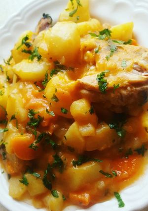 O poză a rețetei Mâncărică de cartofi cu carne de pui.