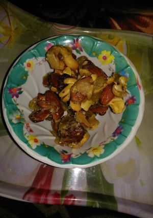 A picture of Gud Aur mewa.
