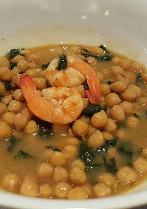 Foto principal de Garbanzos, espinacas y langostinos