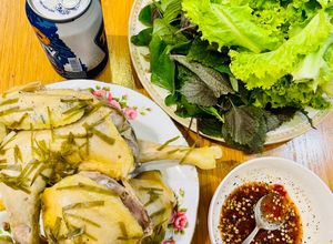 Hình của món Gà hấp muối sả.