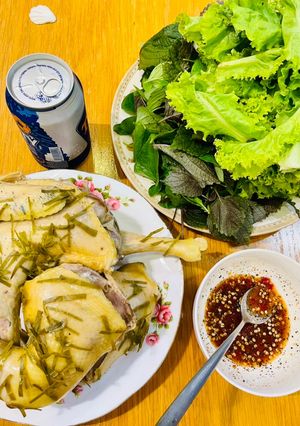 Hình của món Gà hấp muối sả.