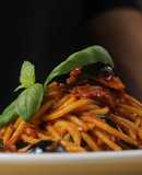 Pasta con tomates secos y aceitunas negras - 👉 Recetas veganas con pasta