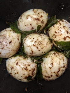 மிளகு முட்டை வறுவல் (Milagu muttai varuval recipe in tamil) செய்முறை முக்கிய புகைப்படம்