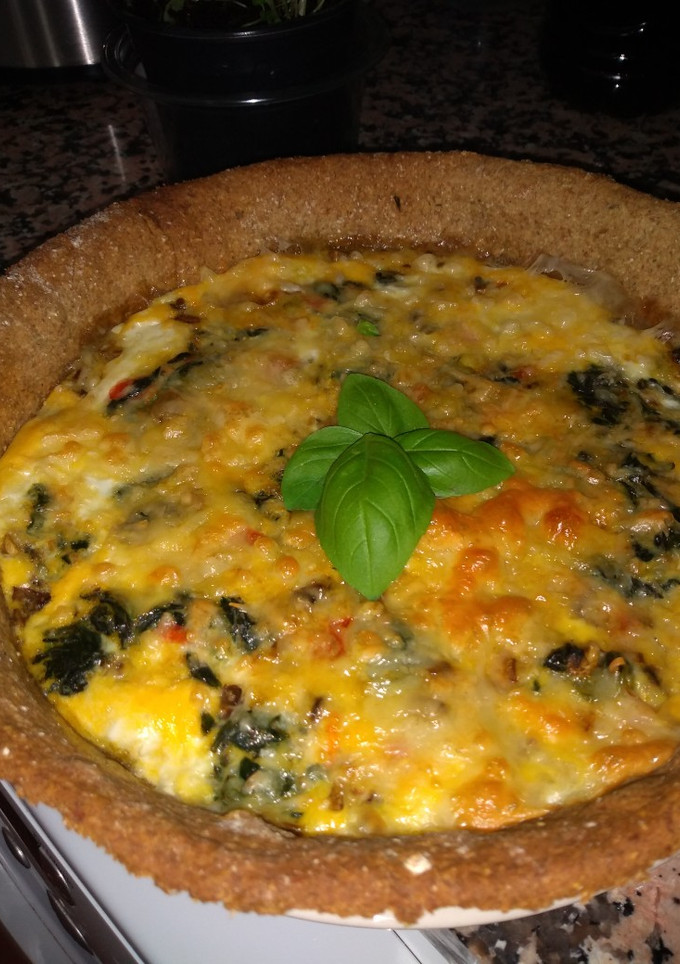 Una foto de Quiche casera de espinacas y setas