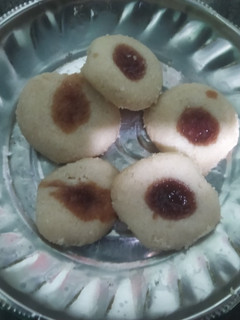 மைதா பிஸ்கட் (Maida biscuit recipe in tamil) செய்முறை முக்கிய புகைப்படம்