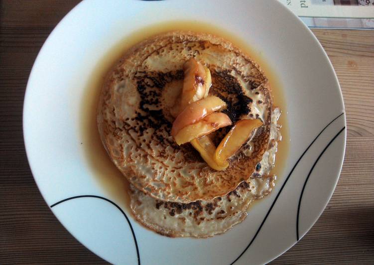 Pancakes with caramelised apples