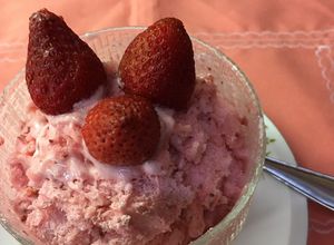 Una foto de Mousse de frutillas
