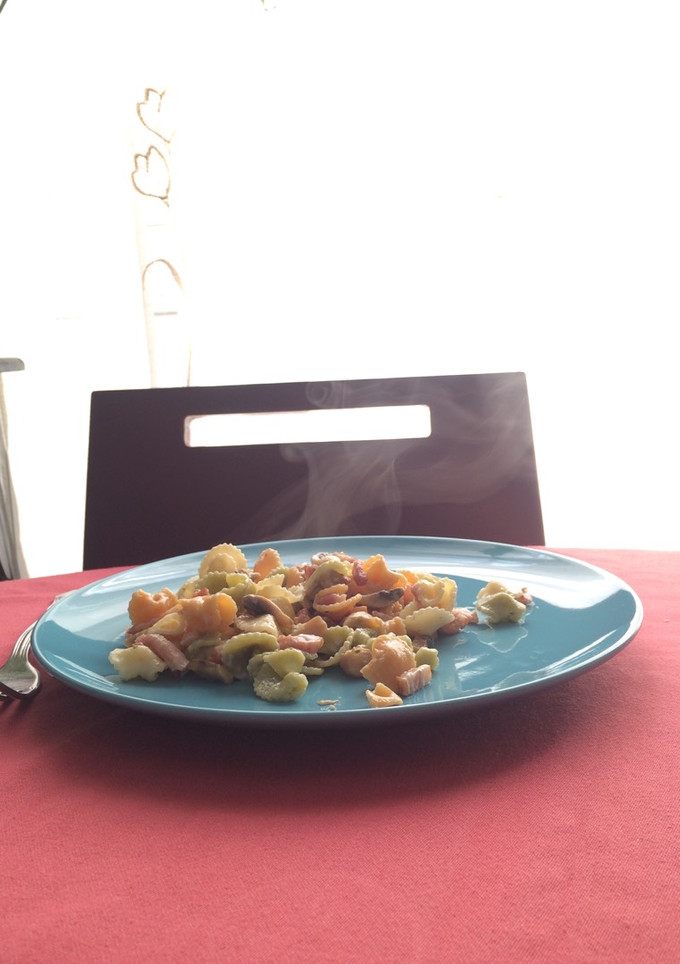 Una foto de Macarrones con bacon y champiñones