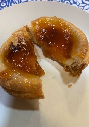 Una foto de Tartaletas de Hojaldre con Crema Pastelera y Mermelada de Nectarina