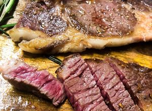 รูปของ สเต๊กเนื้อ rib eye