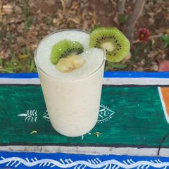 Banana kiwi smoothie A picture of Banana kiwi smoothie.