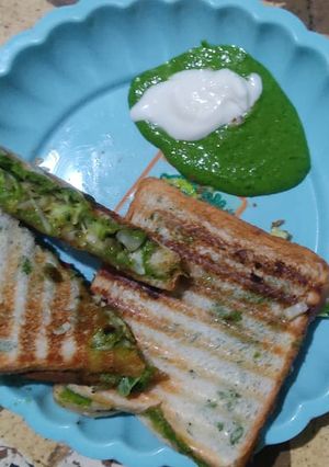મેયોનીઝ વેજીટેબલ સેન્ડવીચ(Mayonnaise Vegetable sandwich recipe i રેસીપી મુખ્ય ફોટો