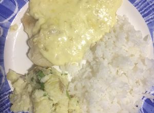 Una foto de Filete de tilapia en salsa de queso