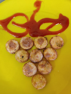 தயிர் பட்டன்ஸ் (Thayir buttons Recipe in Tamil) செய்முறை முக்கிய புகைப்படம்
